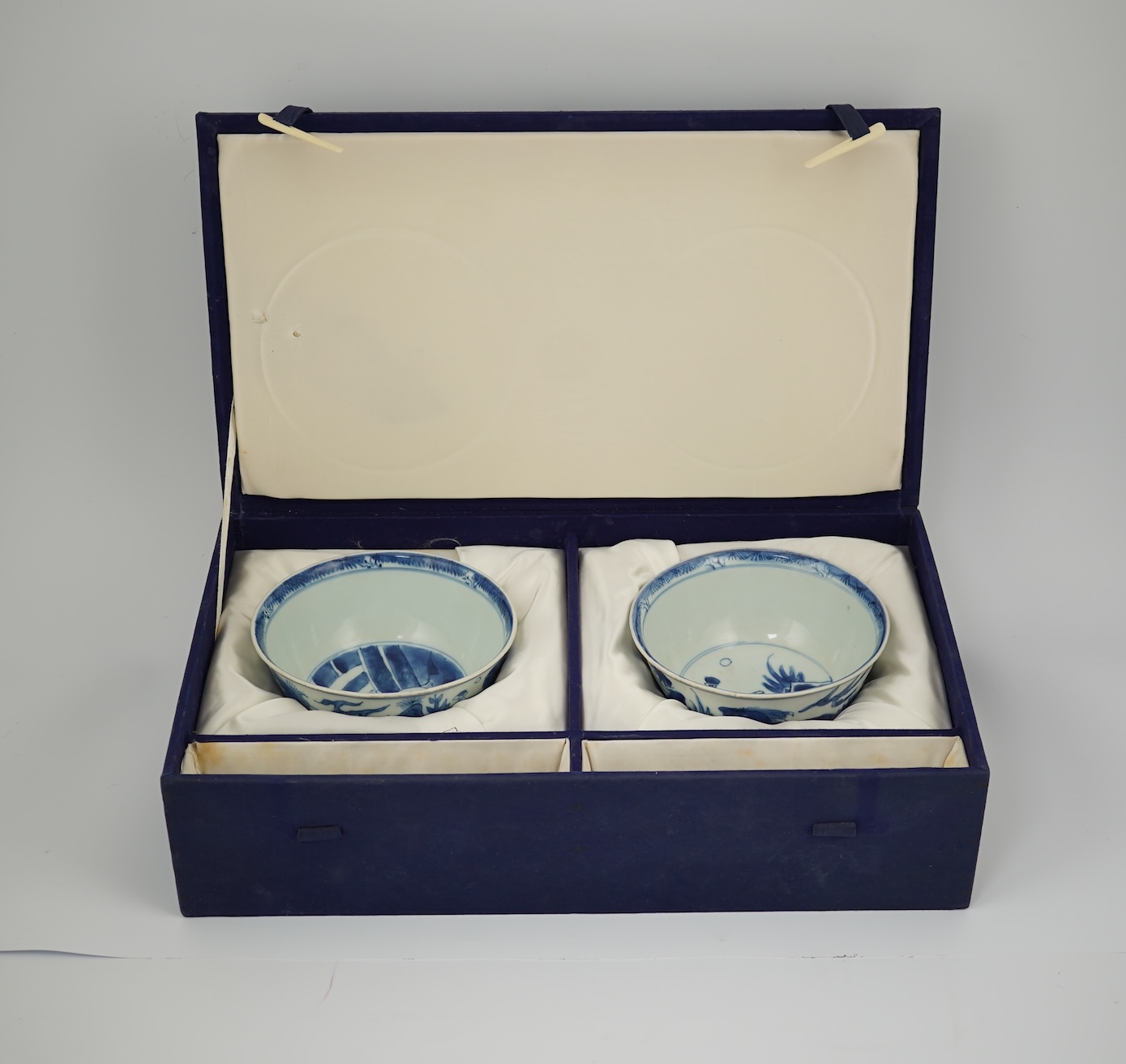 A pair of Chinese Transitional blue and white 'mythical beasts' bowls, early Kangxi period